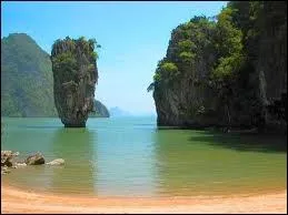 L'tape prsente nous mne  Phuket et ses dcors feriques. O se trouve ce paradis terrestre ?