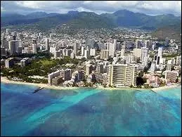 Honolulu ne manque pas de charme : De quel pays dpend cette charmante destination ?