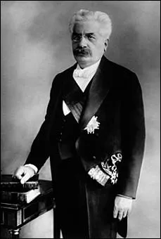 Il est connu pour avoir t le premier socialiste  entrer dans un gouvernement franais.