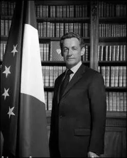 C'est le premier Prsident de la Rpublique  n'avoir eu qu'un Premier ministre au cours de son mandat