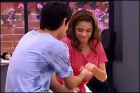 Pourquoi ce garon rattrape-t-il Violetta ?