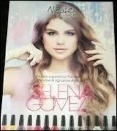 Pour quelle marque de vernis Selena pose-t-elle ?