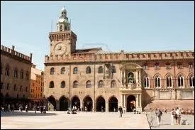 O se trouve la Piazza Maggiore, reprsente sur cette photographie ?