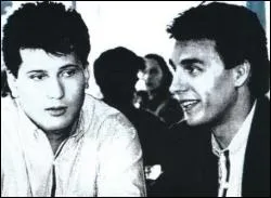 Fête. " Y a pas de saison pour que vive la musique/Au fond pas de saison pour que vive le son/En marchant tu donnes une cadence à tes pas... ". Qui chante quoi ?