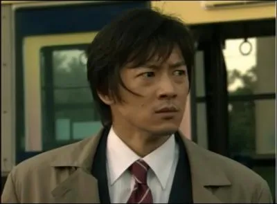 Comment s'appelle l'agent du FBI qui enqute sur le personnage principal ?