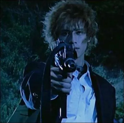 Voici  prsent le volontaire (Garon numro 6, Kazuo Kiriyama) avec quelle arme a-t-il dbut l'aventure ?