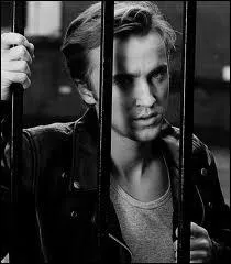 A quel ge a-t-il commenc  chanter dans son glise ?