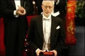 Quel crivain n au Cap auteur des romans  Michael K, sa vie, son temps  et  Disgrce  a reu le Prix Nobel de littrature en 2003 ?