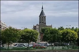 Je vous emmne  Montceau-les-Mines, o la population rpond au nom de ...