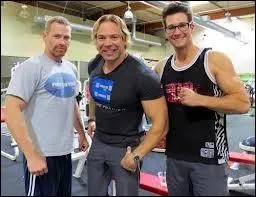 De quelle club de sport, James fait-il partie ?