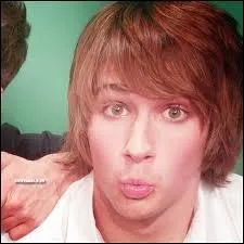 Comment James s'appelle-t-il en ralit ?