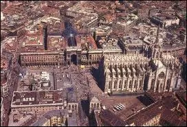 A quelle ville fait rfrence cette vue arienne de la Piazza del Duomo ?