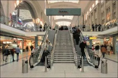 Grand Central Terminal qui couvre 28 hectares au cur de New York est la plus grande gare du monde de par sa superficie. Couvrant 8,6 hectares, laquelle de ces gares arrive en troisième position ?