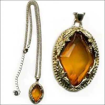 Ce collier a été porté par... (Attention, je parle du dernier possesseur ! )