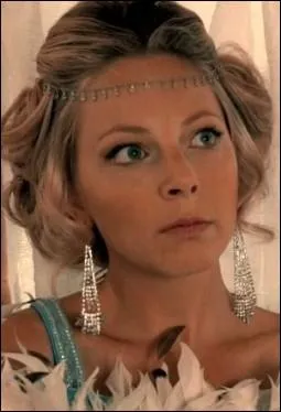 La Princesse Abigail est destine  se marier de faon  rsoudre divers problmes politiques, tout comme son futur mari, qui n'est autre que le Prince James. De qui est-elle la fille ?