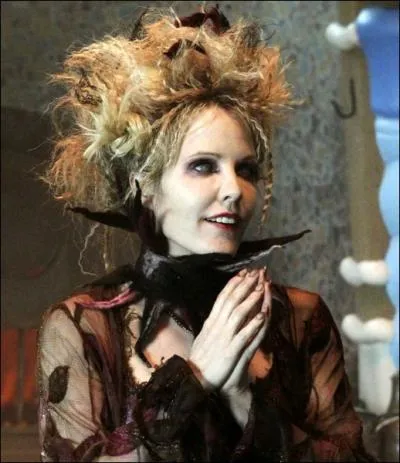 Encore un personnage de Mchante dans la srie. Cette sorcire est-elle... ?