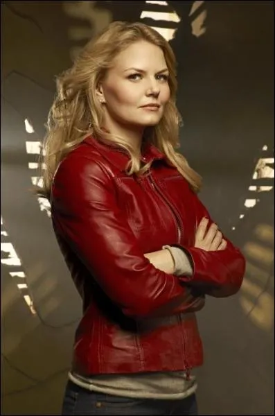 Emma Swan (non, elle n'est pas cousine avec la jeune Madame Edward Cullen) s'installe  Storybrooke. Quel emploi va-t-elle y trouver ?