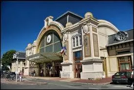 Je me rends  Rochefort, o la population porte le nom de ...