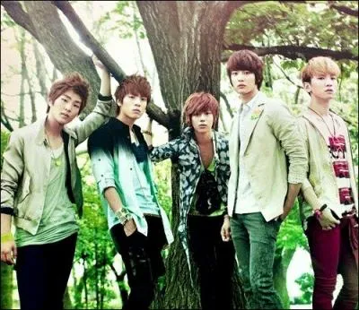 Quels membres font-ils partie de la section  S. M. The Performance  ?