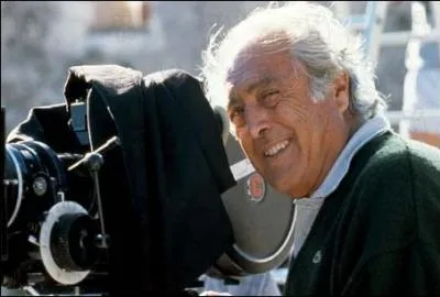 Mon film a failli ne jamais exister, aucun producteur ne croyait en la russite de ce projet. Il aurait pu galement s'appeler autrement, le dialoguiste ayant pens   Fol terminus des prtentieux .