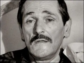 Il est rest comme deux ronds de flan quand je lui ai dit Je dcambute btement et je laisse une mouchette  la trane, Patricia, c'est d'elle que je voudrais que tu t'occupes.