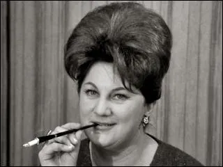 J'ai du expliquer au patron que ce n'est pas que la clientle boude, c'est qu'elle a l'esprit ailleurs. Le furtif, par exemple, a compltement disparu, et l'affectueux du dimanche aussi.