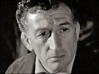 C'est tout comme mon pote Bastien, je ne desserre pas les dents. En mme temps, faut dire que depuis le coup d'assommoir dlivr par M. Fernand je suis aux abonns inconscients.