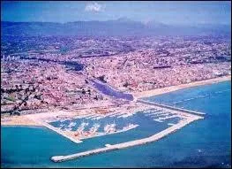 La photographie reprsente un port des Abruzzes : quelle est cette station balnaire ?