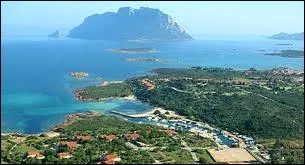 Quelle est cette ville portuaire de la Costa Smeralda ?