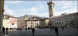 Quelle ville des Alpes italiennes est prsente sur cette image ?