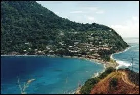 Roseau est une ville insulaire. De quelle le dpend-elle ?