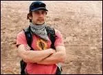 Quelques heures plus tard, vous suivez la m�saventure d'Aron Ralston, un am�ricain intr�pide, toujours en qu�te de sensations fortes. Mais le d�cor naturel qui l'entoure va vite devenir sa prison.