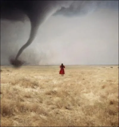 Comment appelle-t-on le centre d'une tornade ?