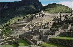 La construction du Machu Picchu est une vritable prouesse quand on sait que :