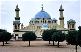 O est situe la ville de Diourbel et son imposante mosque ?