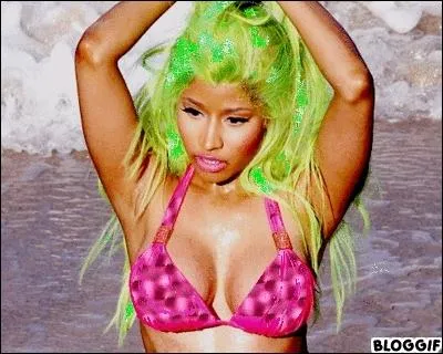 Dans quel clip a-t-elle les cheveux verts ?