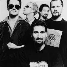  Easy  fut un succs commercial en 1992. Quel groupe californien y est associ ?