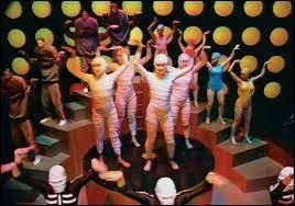  Around The World  est un morceau emblmatique des annes 90 : donnez le nom du groupe ?