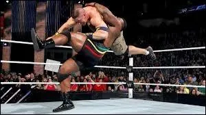 Compltez le nom de cette prise appartenant  Big E Langston : Big ... ... ...