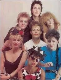  Sign Of The Times  fut une bonne surprise musicale en 1993. Quel est le groupe qui interprta ce morceau ?