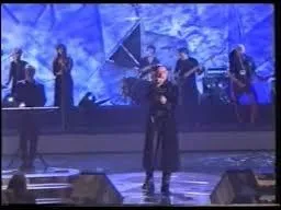 A quel groupe australien doit-on le titre  Trully Madly Deeply  en 1998 ?