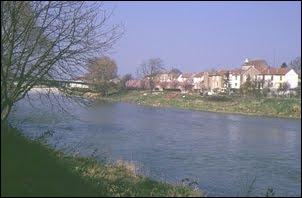 Nancy est la prfecture du dpartement de Meurthe-et-Moselle. Sur les bords de laquelle de ces deux rivires la ville est-elle construite ?