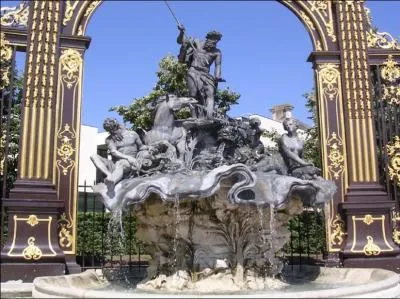 La place Stanislas, la plus belle place du monde pour un Lorrain, est orne dans deux de ses angles de fontaines datant du XVIIIe sicle. L'une reprsente Amphitrite et l'autre...