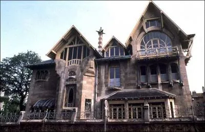 Cette maison, la  villa Majorelle , est reprsentative d'un mouvement artistique de la fin du XIXe sicle que l'Ecole de Nancy contribua  diffuser. De quel mouvement s'agit-il ?