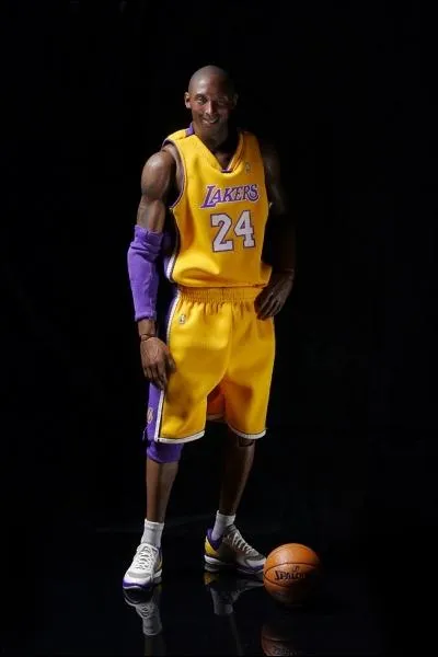 Quel est le nom de ce joueur qui joue chez les Lakers ?