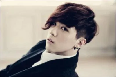 Dans quel clip Hong Ki se fait-il renverser par une voiture ?