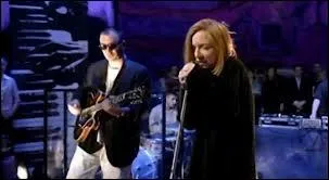 Comment se nomme ce groupe interprte du morceau  Glory Box  en 1994 ?