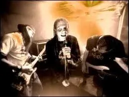  Come Out and Play  fut un succs galement en 1994 : quel nom porte le groupe interprtant ce tube musical ?