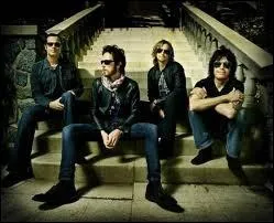 Quel groupe interprte  Plush  en 1992 ?