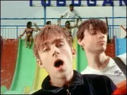 Quel groupe anglais enregistra  Girls And Boys  en 1994 ?